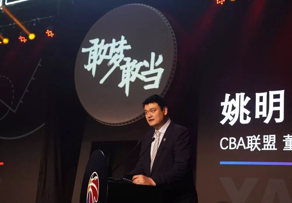 中国电影家协会电影文学委员会副会长赵葆华称赞《塬上》是一部极具艺术成就的作品：;它直面塬上的生活，但它引出的是塬上人的生活状态、精神状态，而且采取的是‘灵魂叙事’的方式，同时它还有浪漫主义色彩